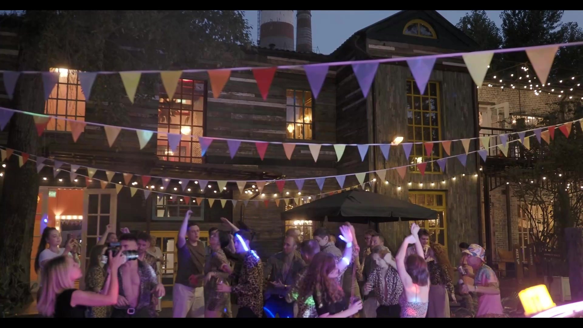 Ведущий Никита Шляндин