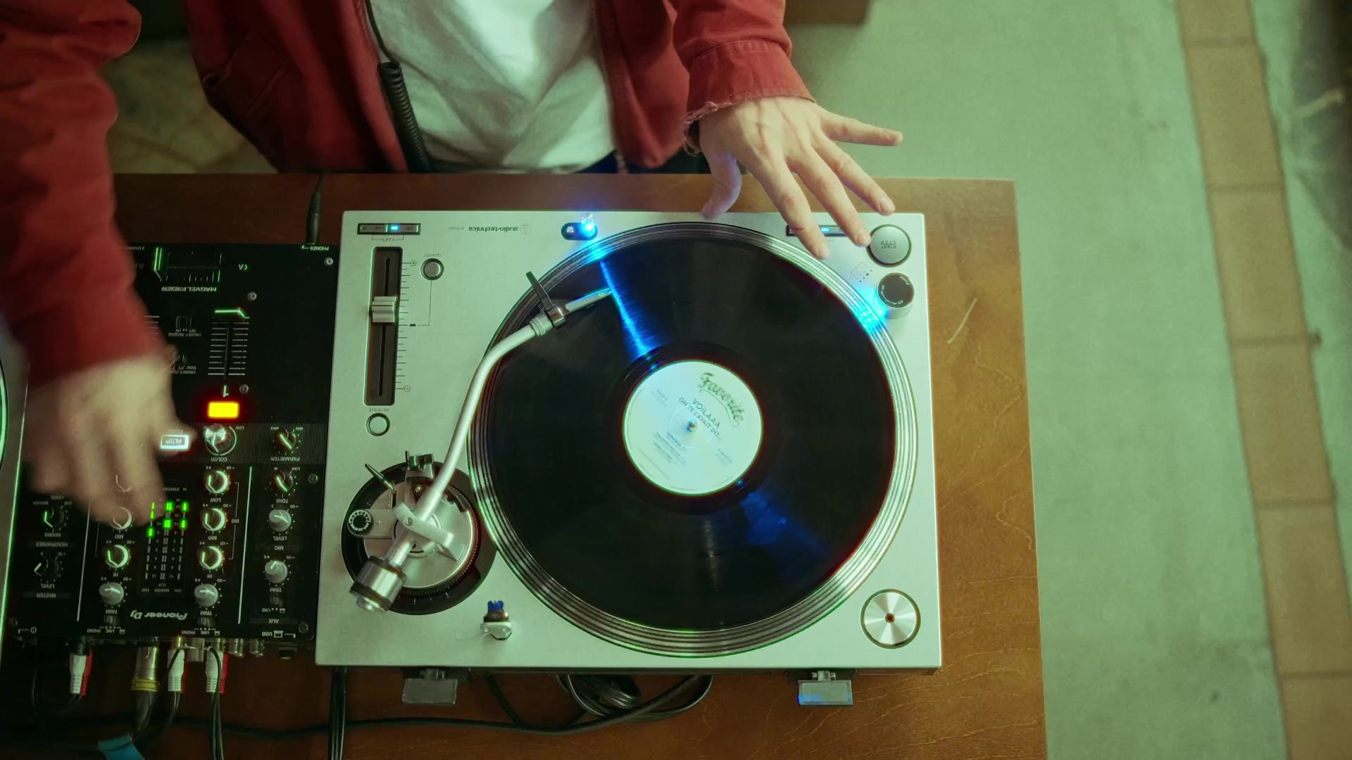 Съёмка мероприятий. Профессиональный видеограф в Москве — Ярослав Сергеев. Видеосъёмка под ключ: монтаж, цветокоррекция, саунд-дизайн, креативные видео