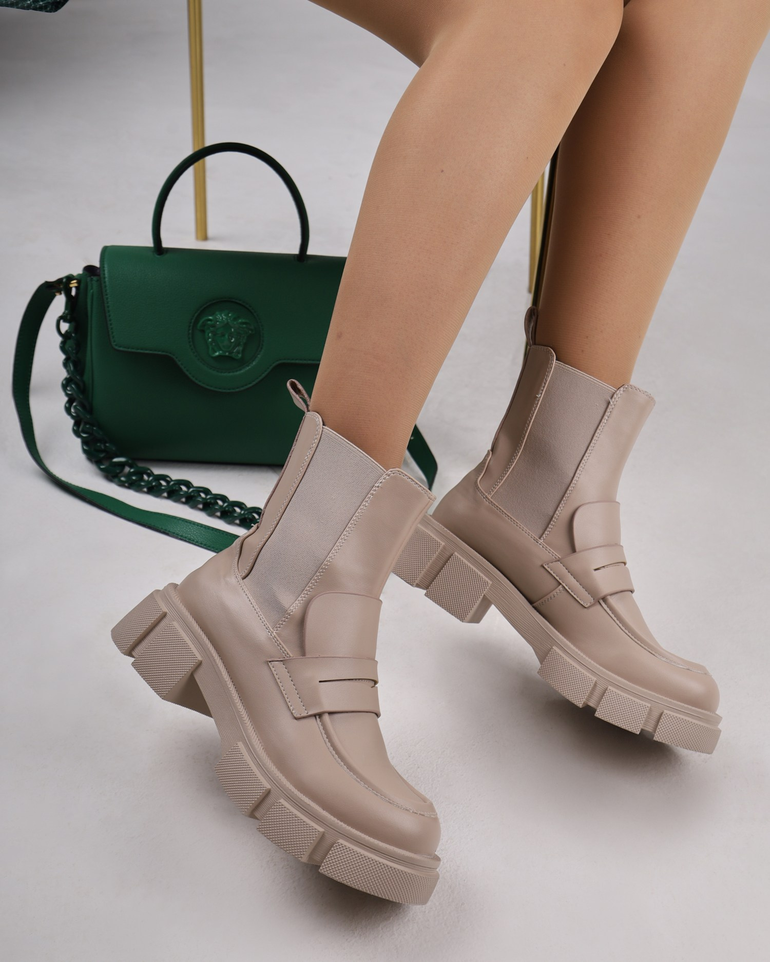 Анна С. Фото и видео продакшн в Москве — съемка для брендов и маркетплейсов