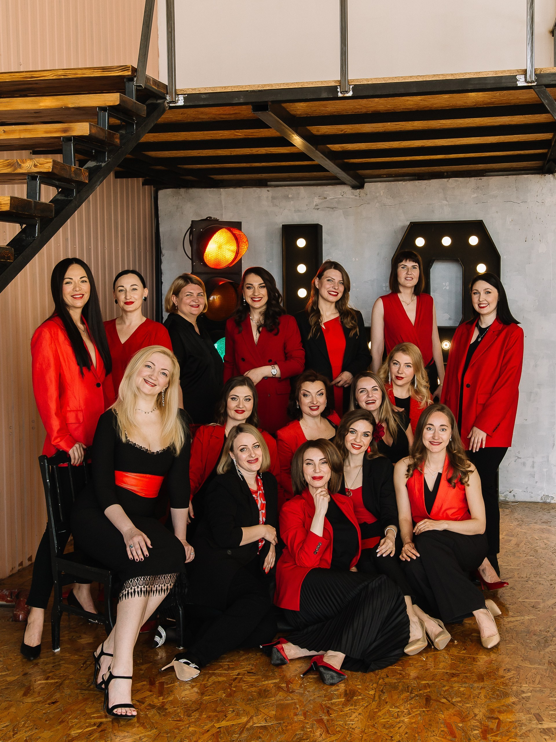 Групповой портрет для женского сообщества. Фотограф Ольга Кудрявцева. Профессиональная фотосъёмка в Калининграде