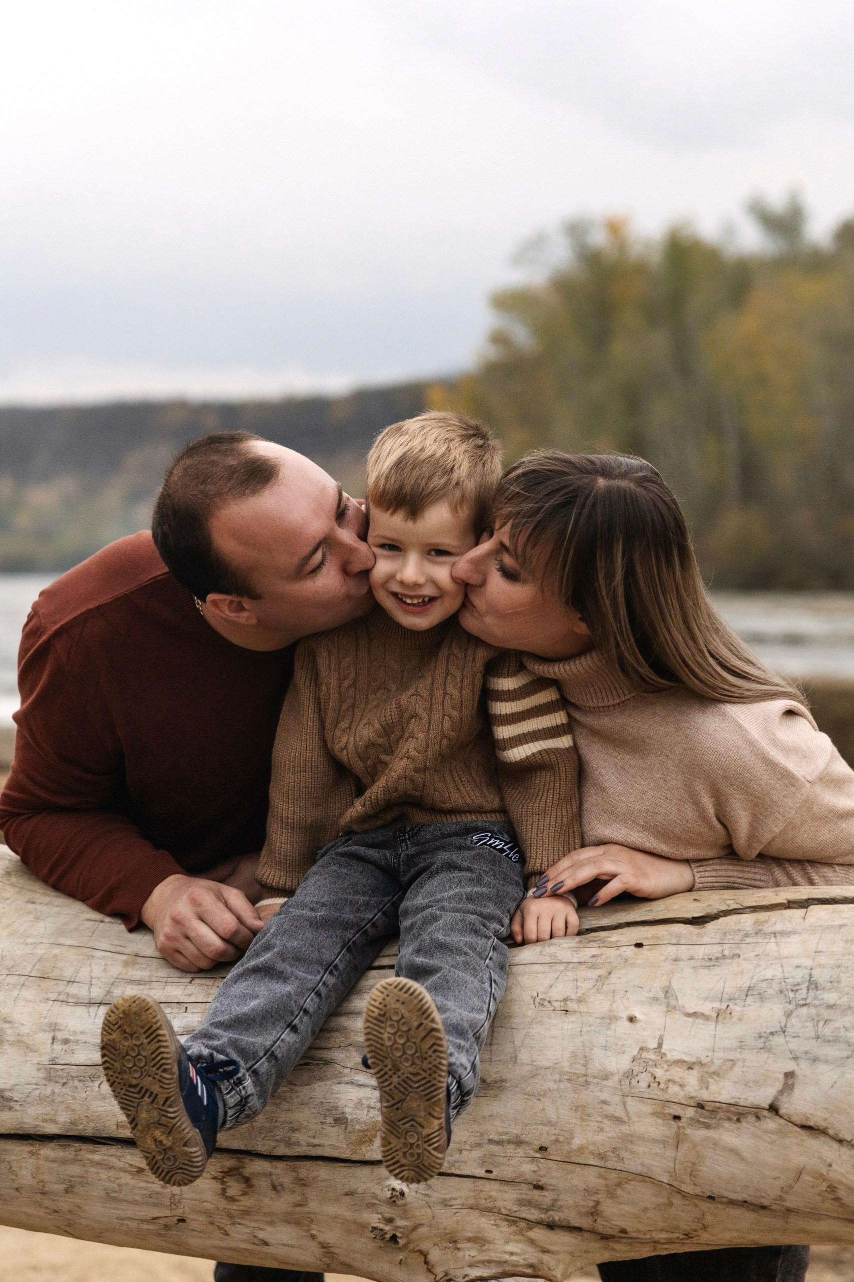 Семейная съемка на водопадах. Семейный и конный фотограф в Краснодарском крае и Адыгее