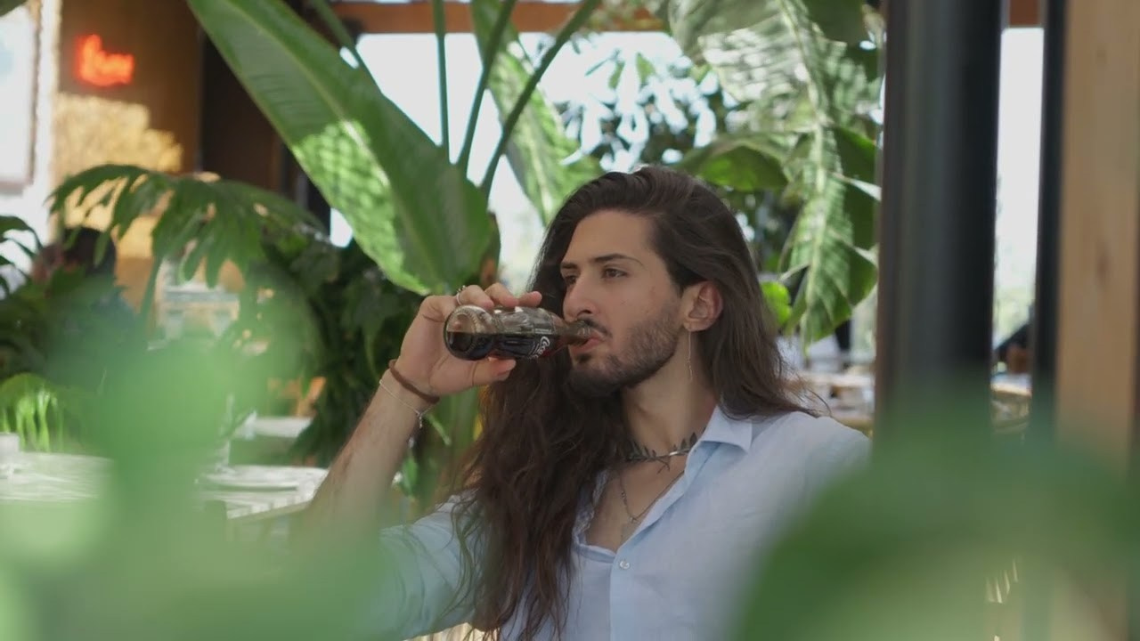 Video. Professional photographer Cristina