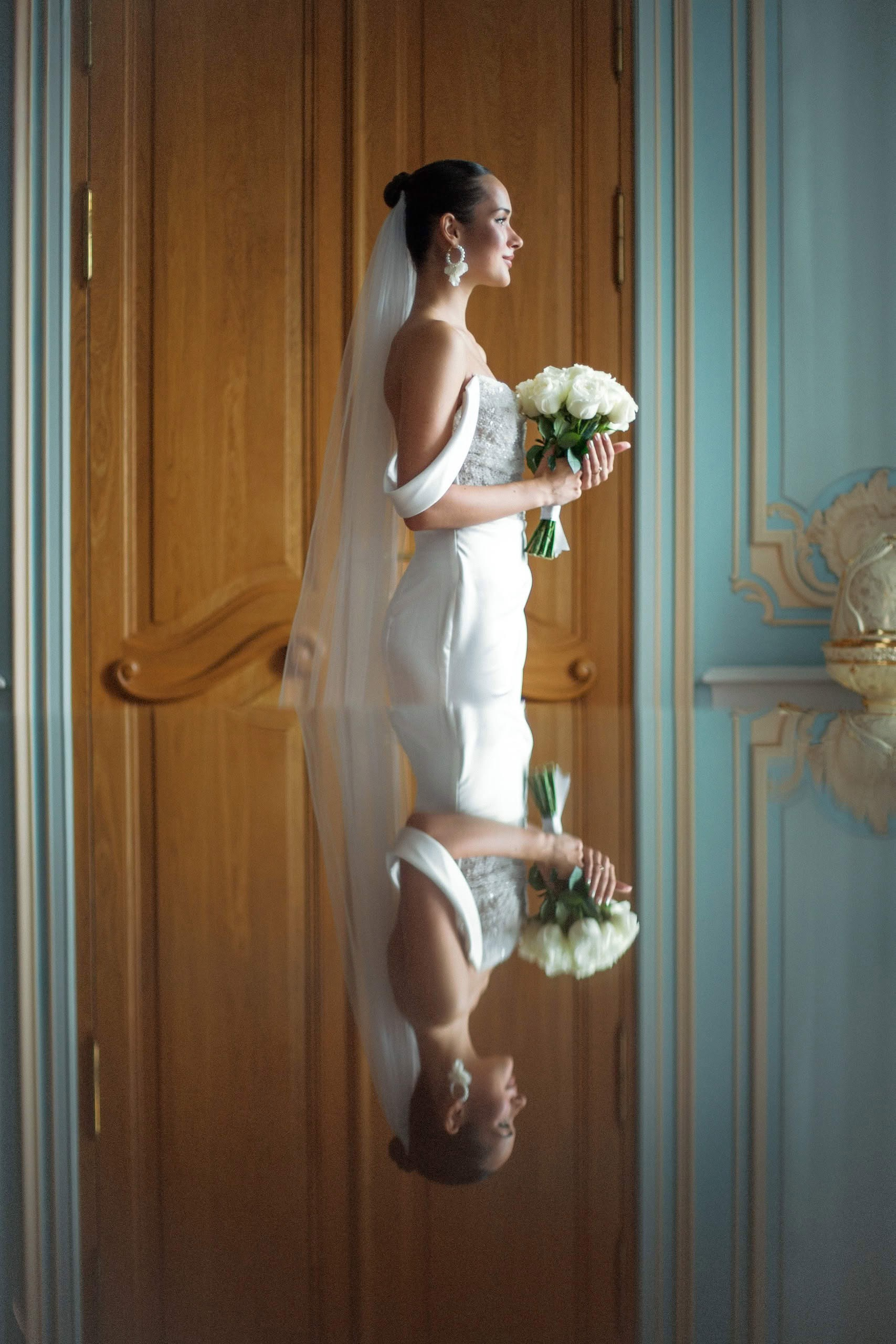 утро невесты Санкт-Петербург невеста с букетом отражение сборы невесты