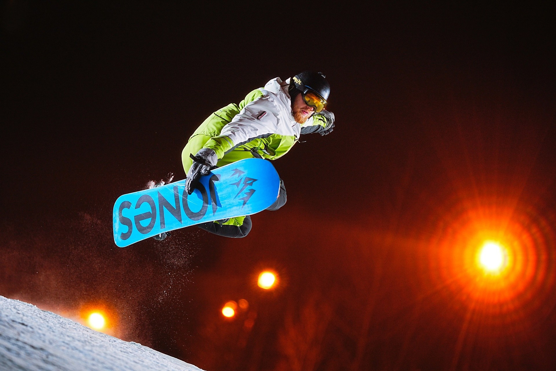 Вечерняя съёмка на склонах с использованием внешних вспышек. Фотограф Студитский Евгений