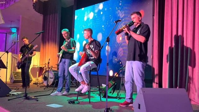 Видео. Московская кавер-группа BankBand