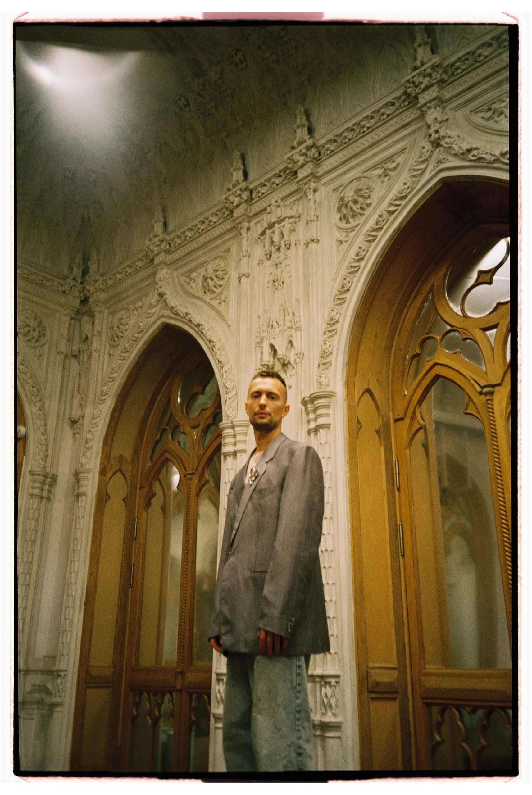 Ведущий Никита Шляндин