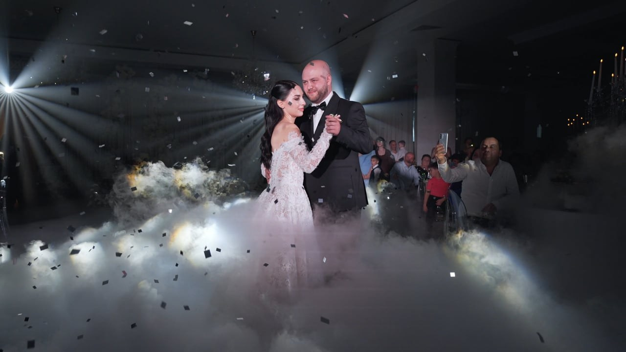 Красивое свадебное видео SDE, показанное в этот же день на свадьбе. Свадебное видео и фото съемка на свадьбу в Краснодаре Твинс Студио