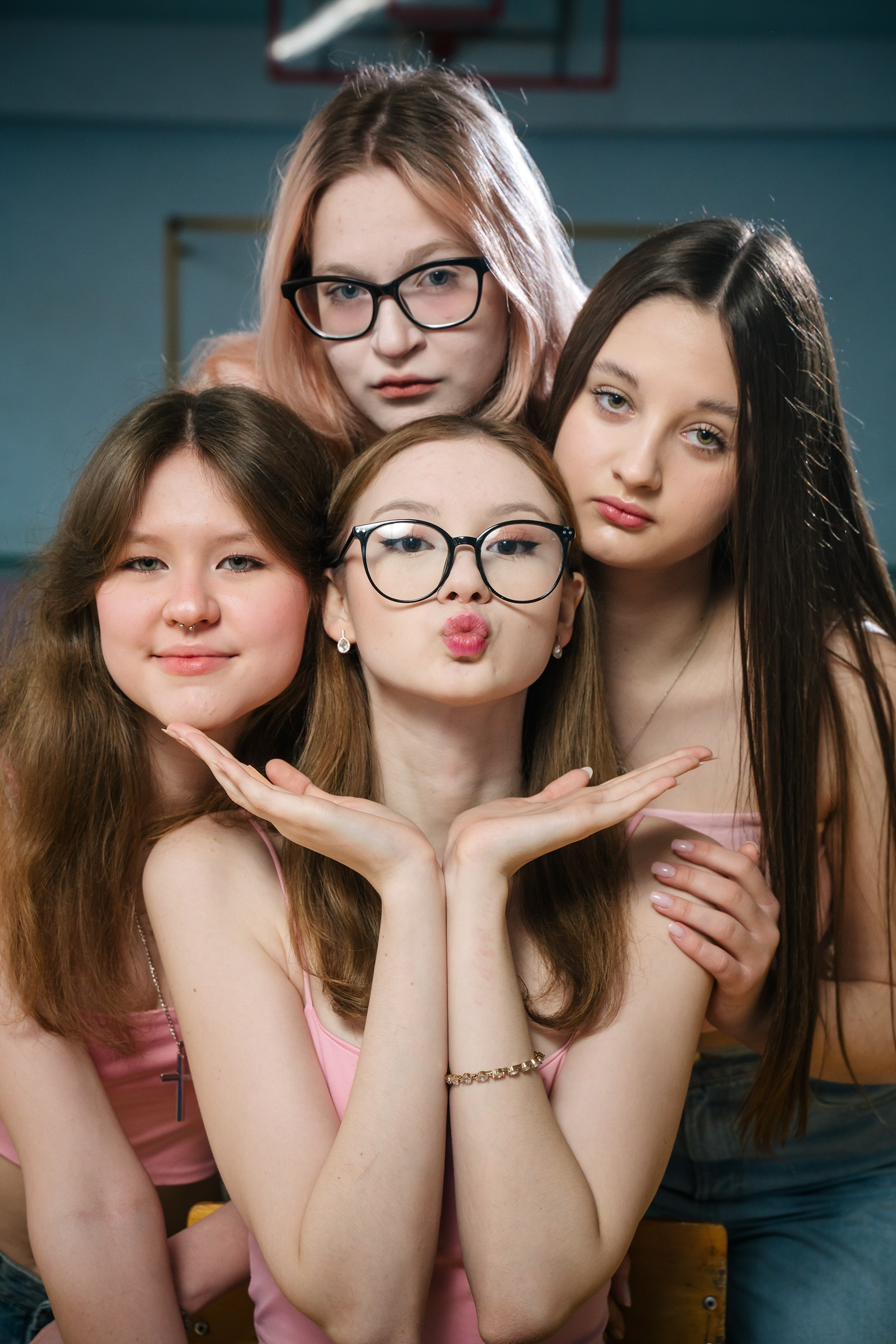 Выпускные альбомы, школьные фотосессии в городе Новороссийске