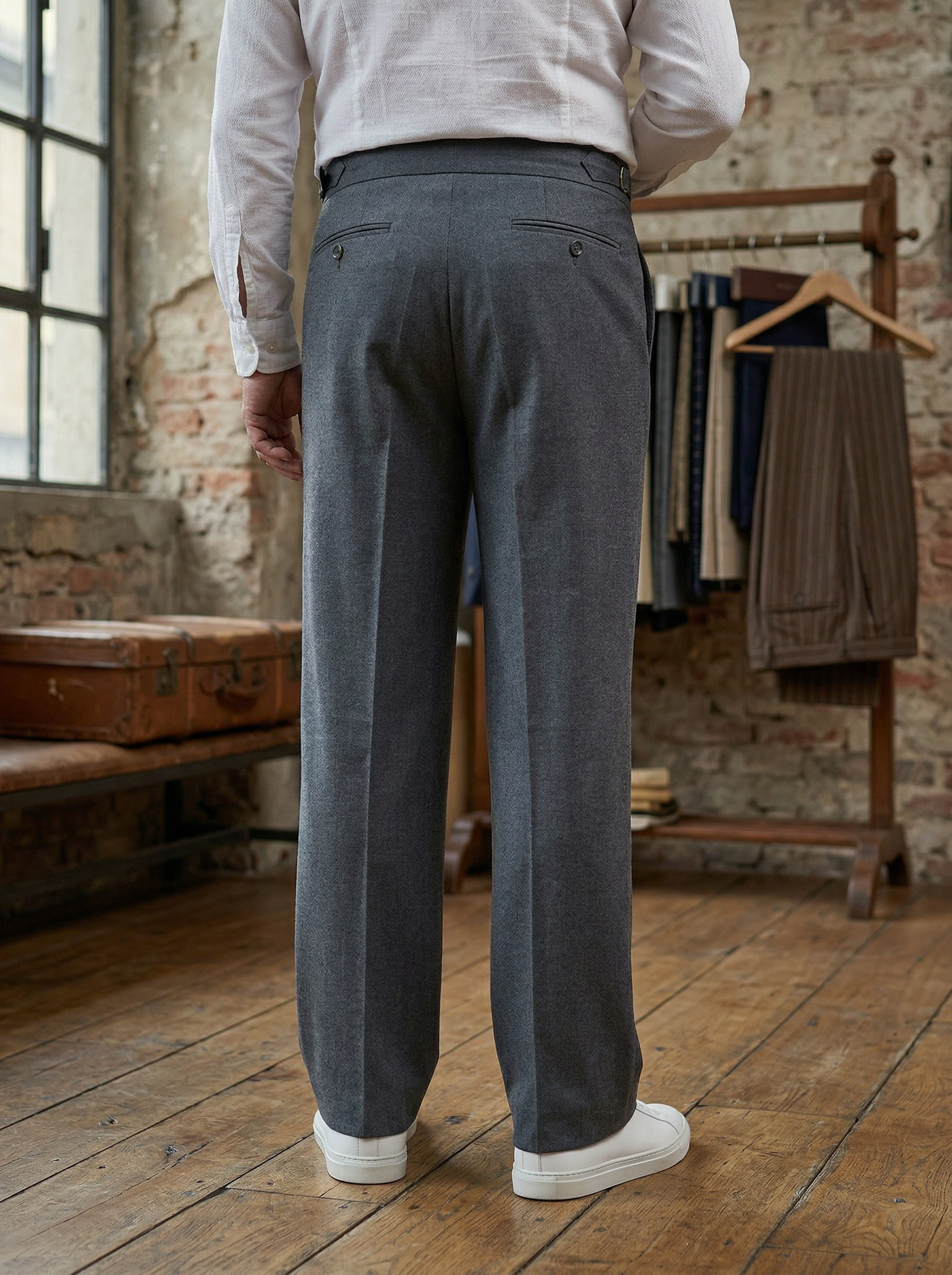 Генерация фото в интерьере для серых шерстяных брюк