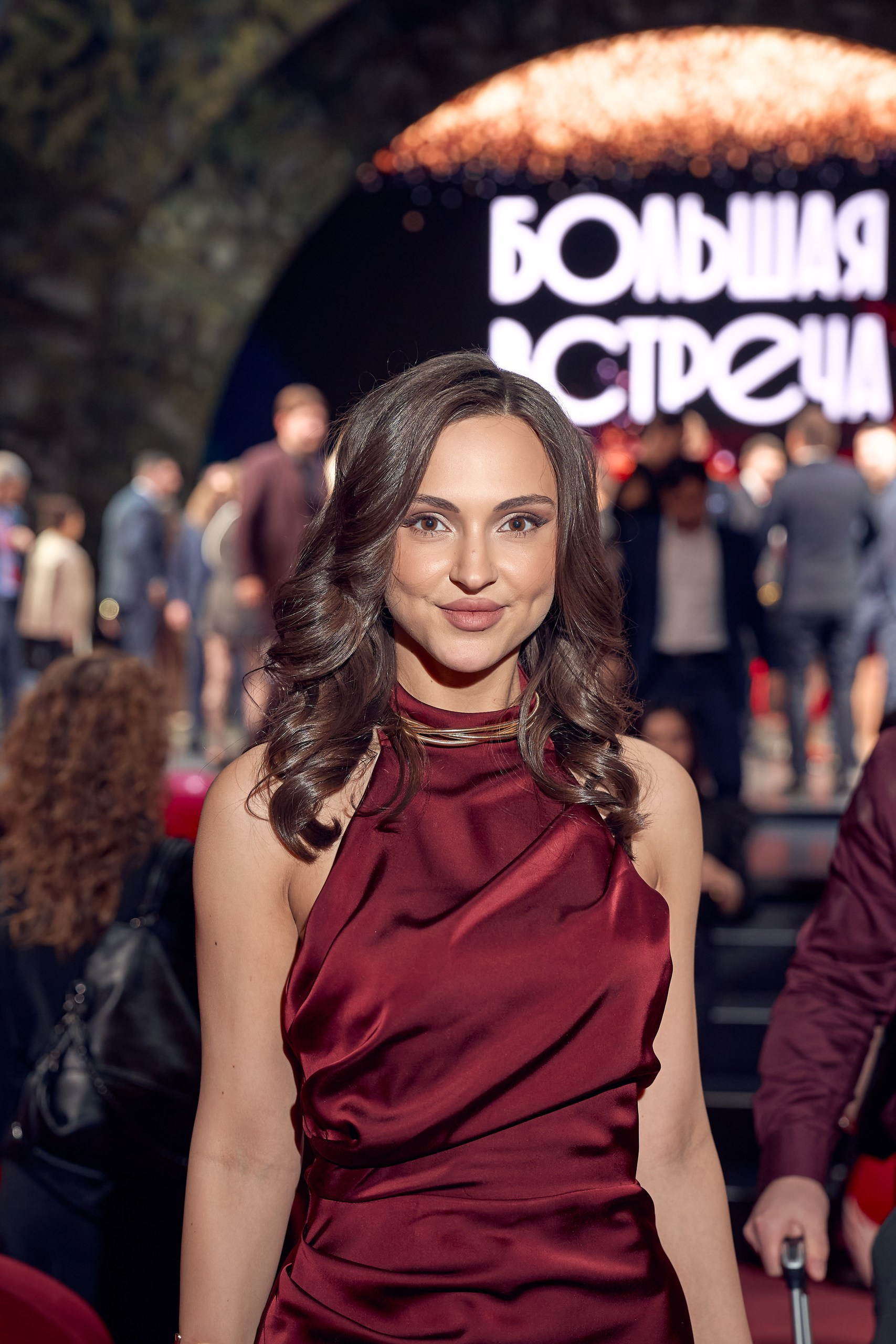 портрет девушки во время мероприятия в Москве