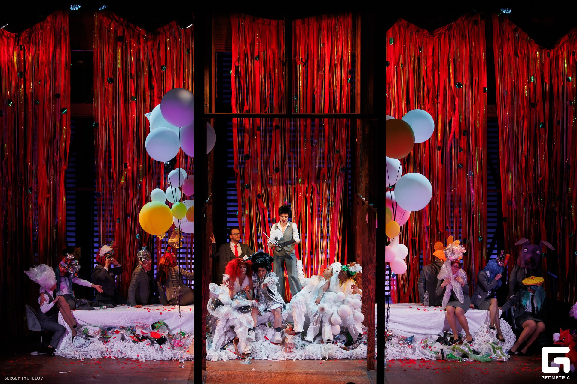 Как создается сценическая магия: занавесы, падуги, половики. История занавеса. Превращаем идею в технологию