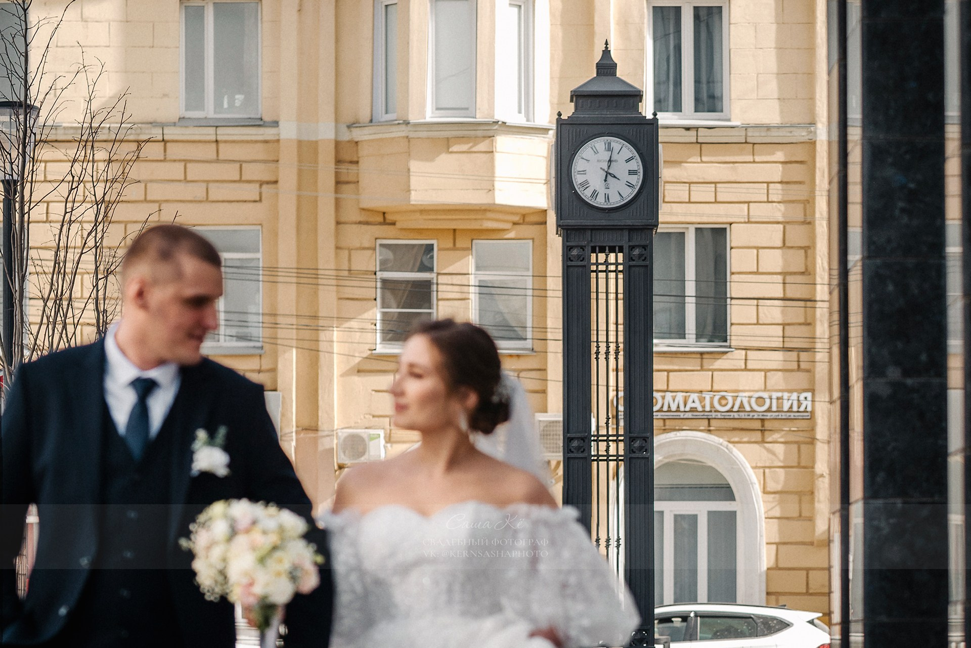 Заказать фотосессию на свадьбу в Новосибирске легко — оставьте заявку, и я помогу выбрать локацию, идеи и стиль съемки вашей уникальной истории.