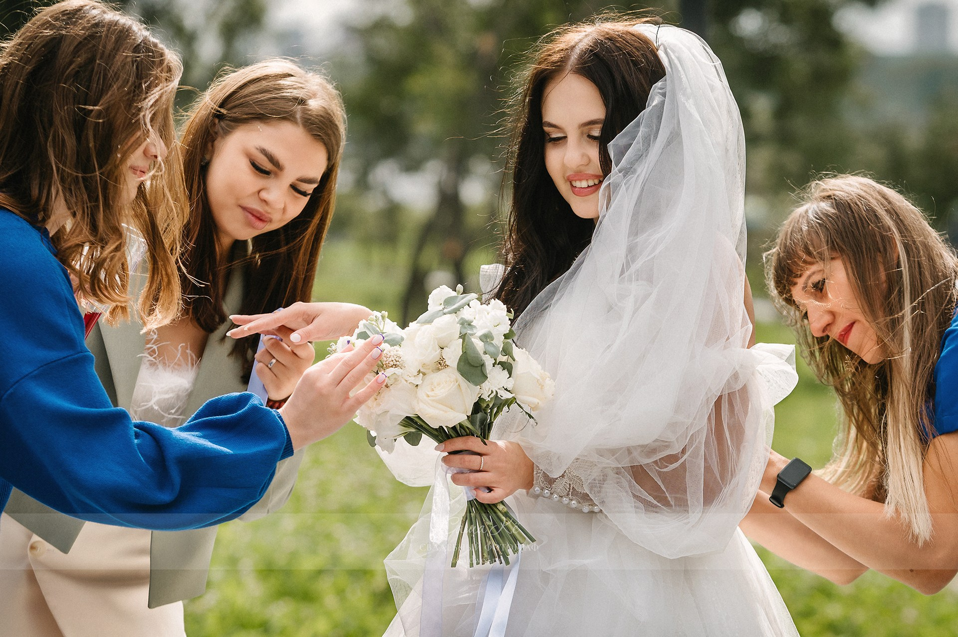 Свадебная фотосессия с гостями и родственниками