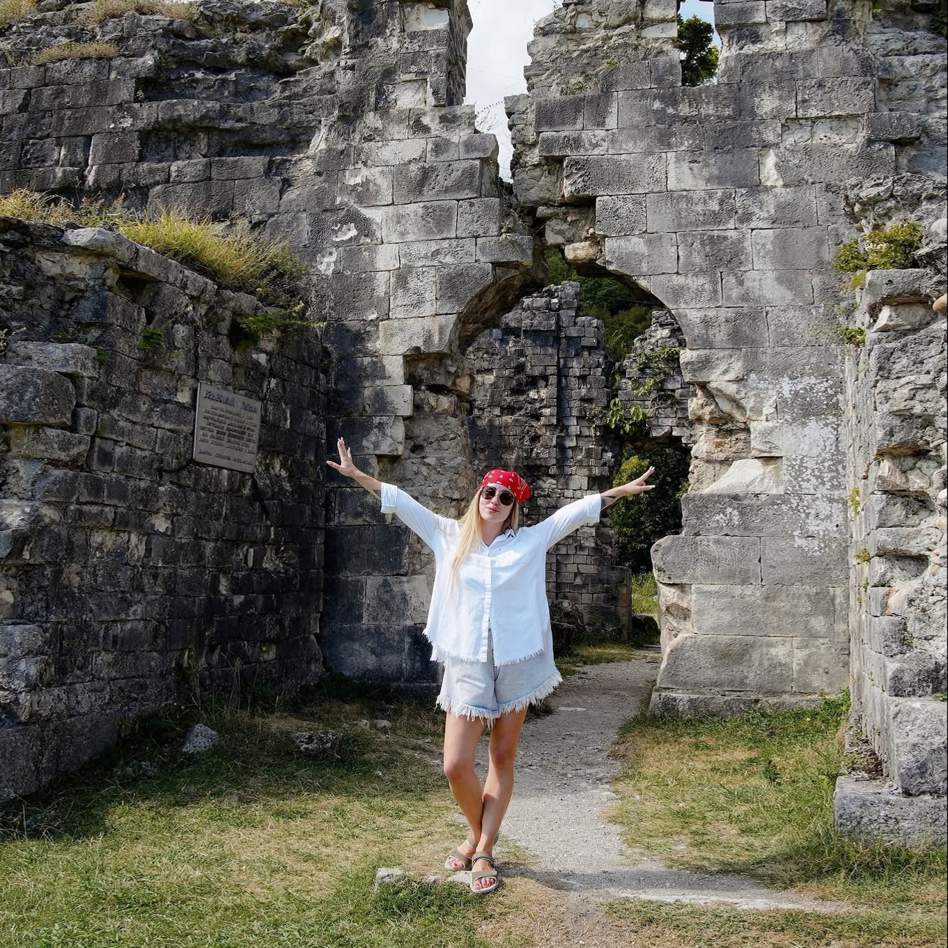 Авторские путешествия на красном кабриолете Lexus. Сочи, Адлер, Сириус, Красная Поляна, озеро Рица. Личный водитель и фотограф. Свадебный фотограф в Сочи и Адлере — Фотосессии на море и в горах | Виктор Рогулев