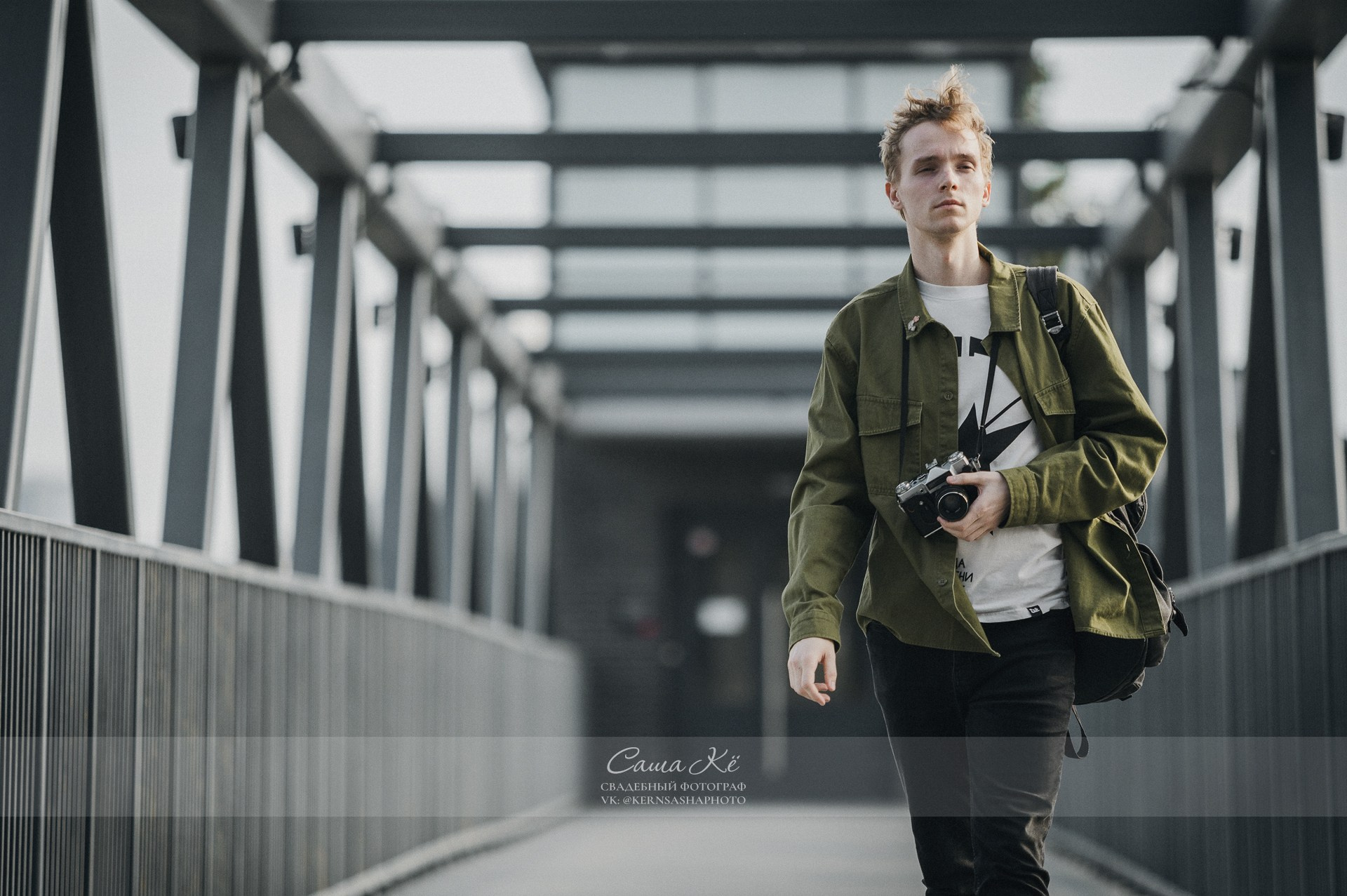 Инские холмы как идеальное место для фэшн фотосессии с парнем — Саша Кё, фотограф Новосибирск