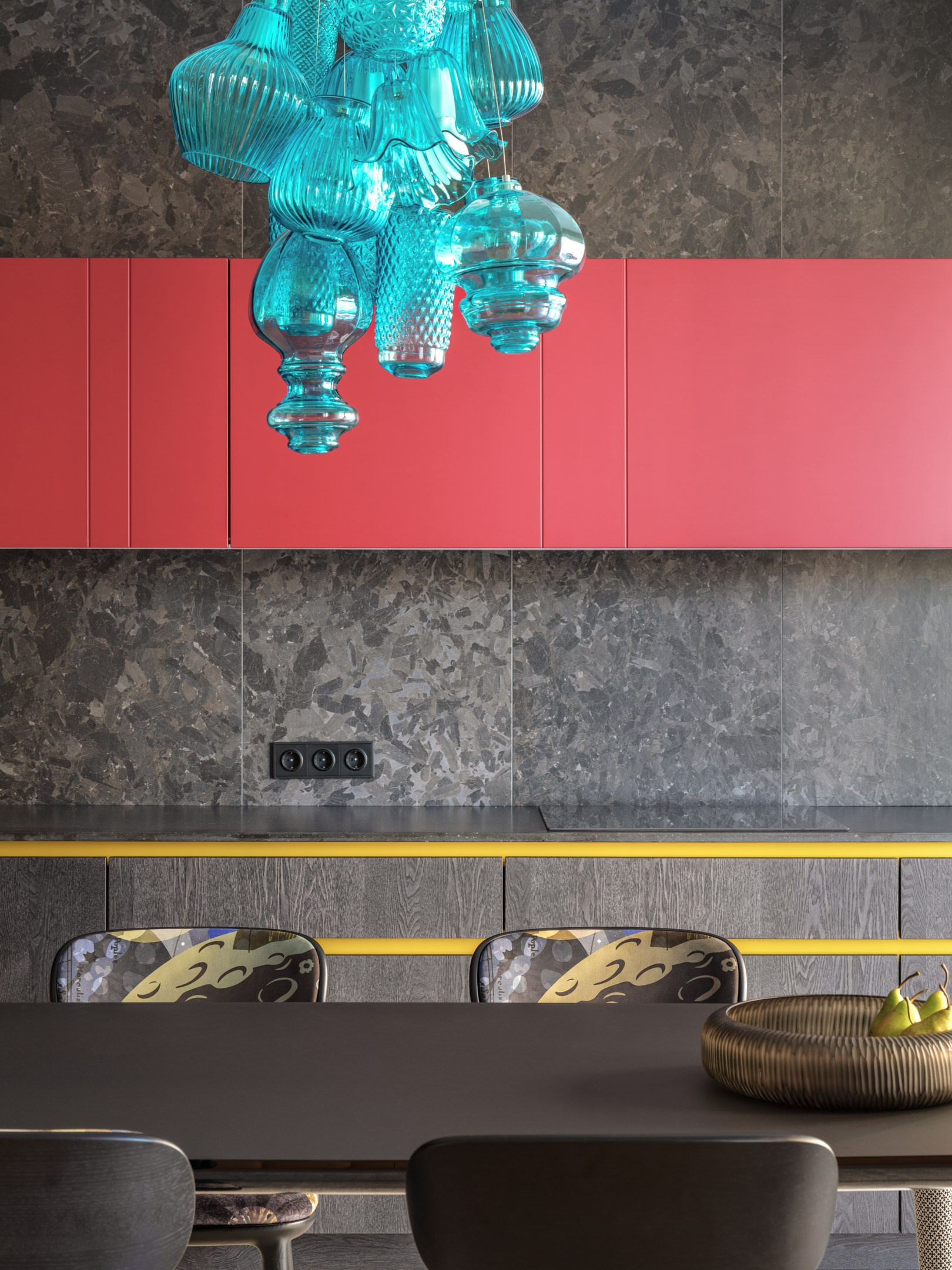 Красочные контрасты и предметы с историей в интерьере для семьи дизайнера | Надежда Кривоножко. Интерьерный фотограф. Фотограф архитектуры