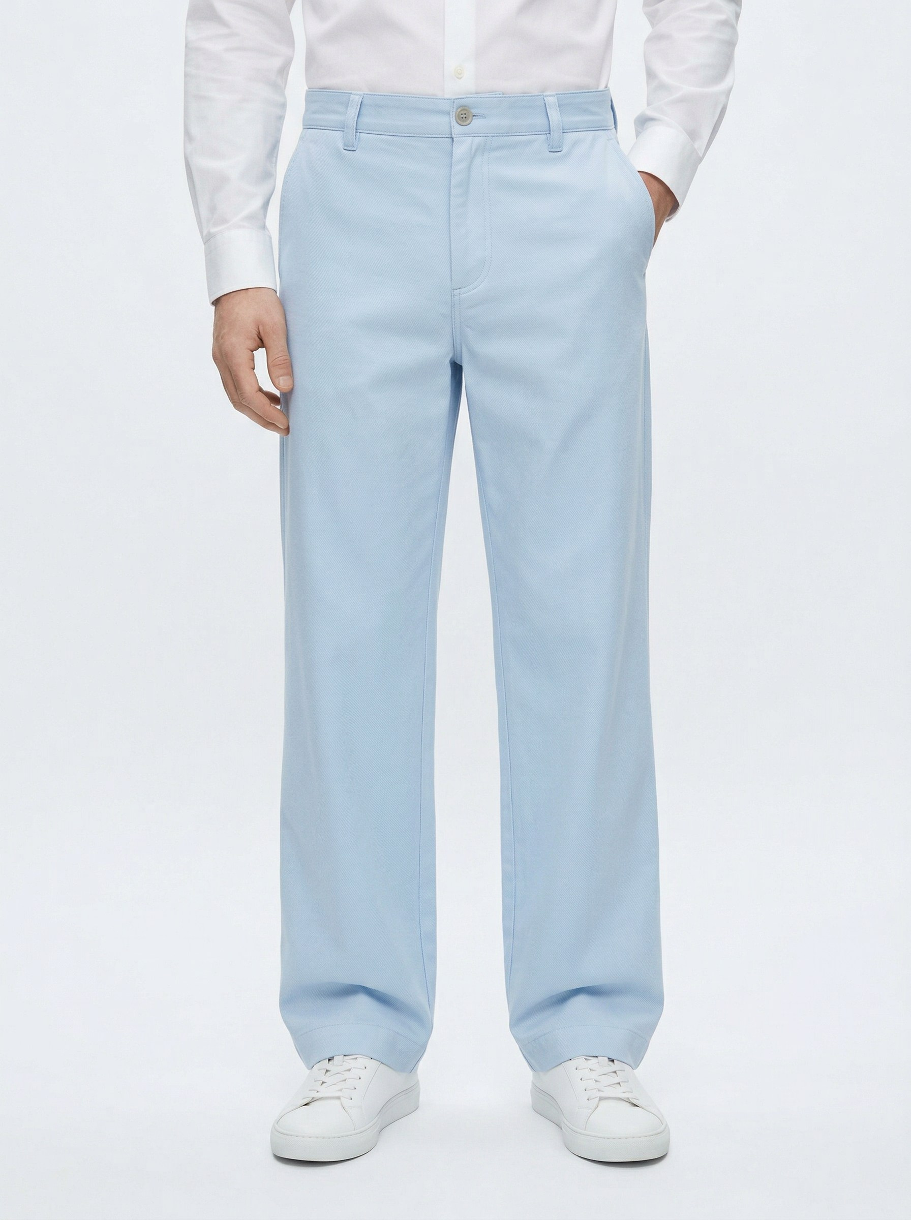 Генерация каталога на белой циклораме голубые хлопковые брюки