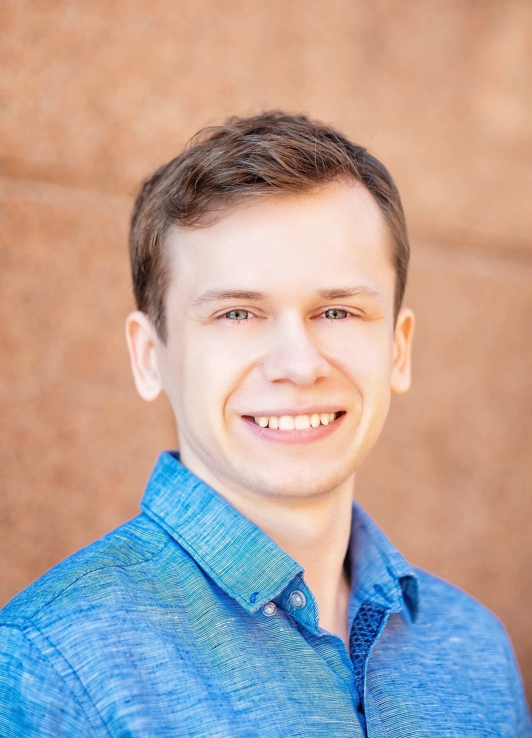 мужская фотосессия для сайта знакомств социальных сетей фотограф в Красноярске цена заказать мужскую фотосессию бизнес портрет мужские фото для знакомства с девушкой брутальная фотосессия в городе фотостудии имиджевая фотосессия для мужчины для бизнеса идея  места пример фото образы стилист Красноярск позы для мужской фотосессии генерация фото фотосессия ИИ промты для фотосессии нейросеть  