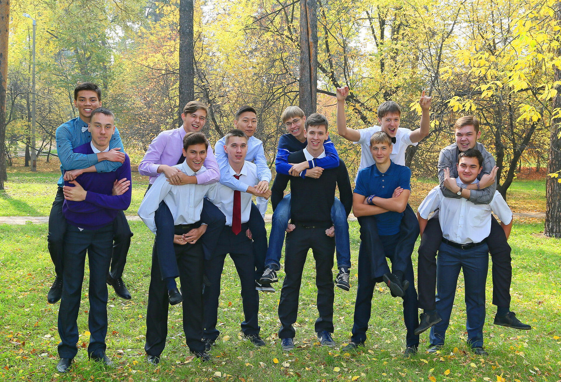 Альбомы для 9 и 11 класса. Создание стильных выпускных альбомов