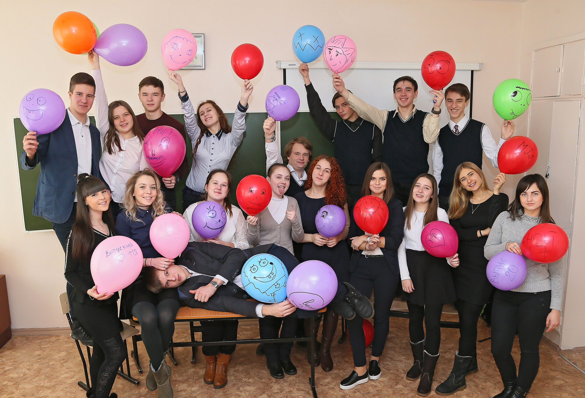 Альбомы для 9 и 11 класса. Создание стильных выпускных альбомов