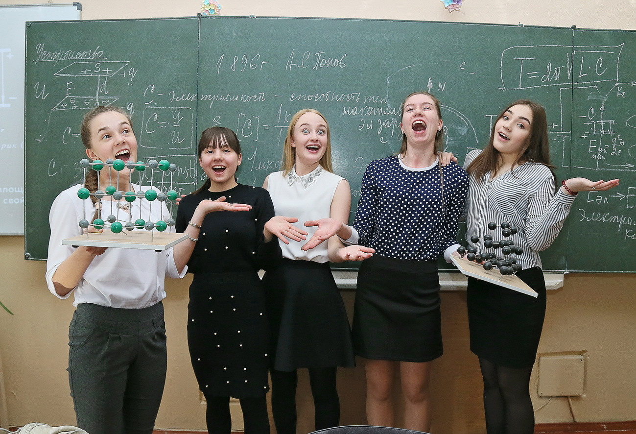 Альбомы для 9 и 11 класса. Создание стильных выпускных альбомов