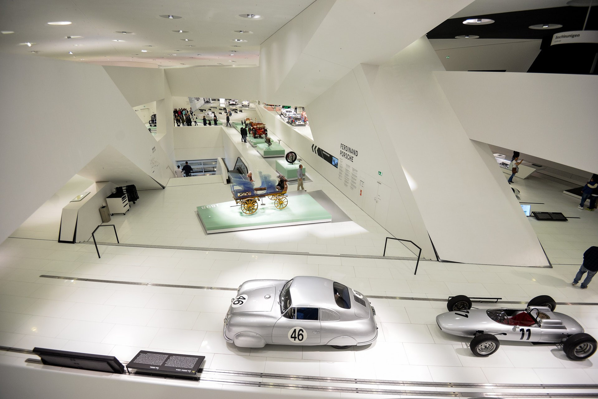 Музей Porsche в Штутгарте (2016 год). Репортажный фотограф в Минске. Алексей Матюшков