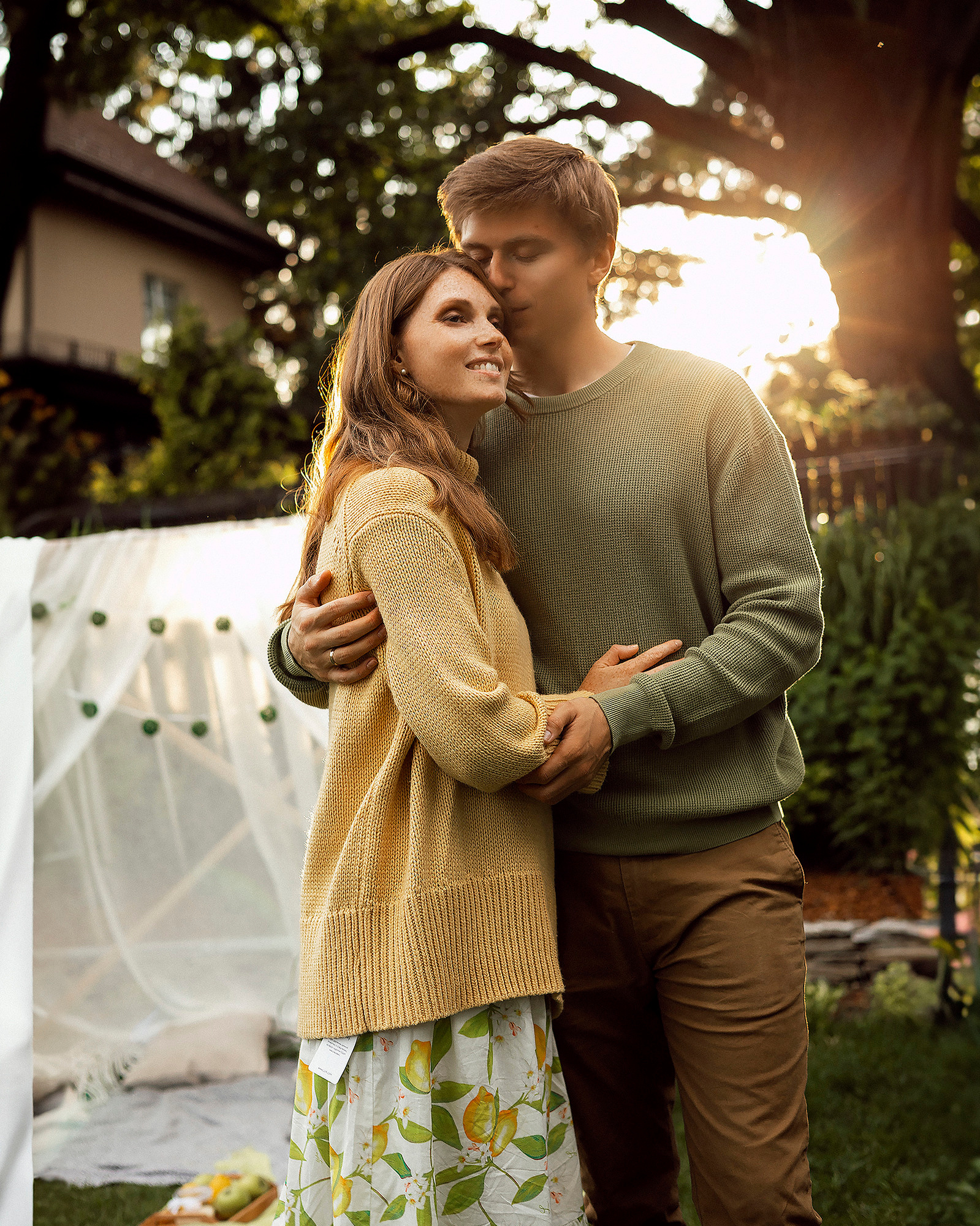 Семейная фотосессия в саду. Женский и семейный фотограф в Москве Виктория