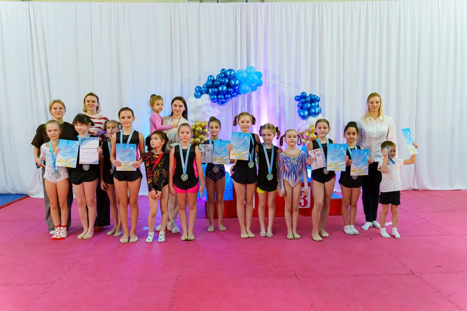 Студия акробатики и развивающей гимнастики «Acrostars»