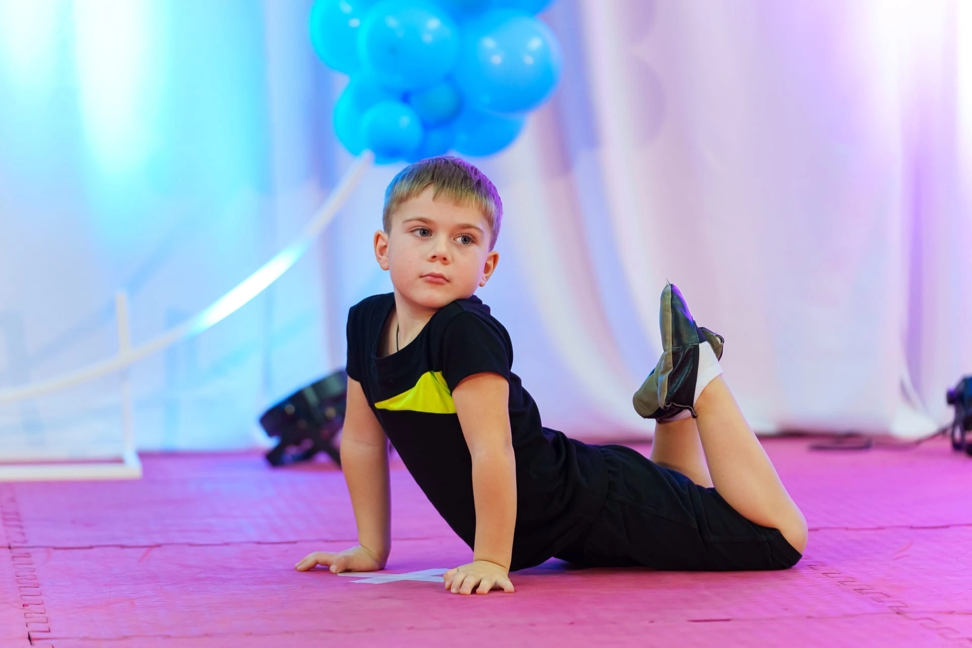 Студия акробатики и развивающей гимнастики «Acrostars»