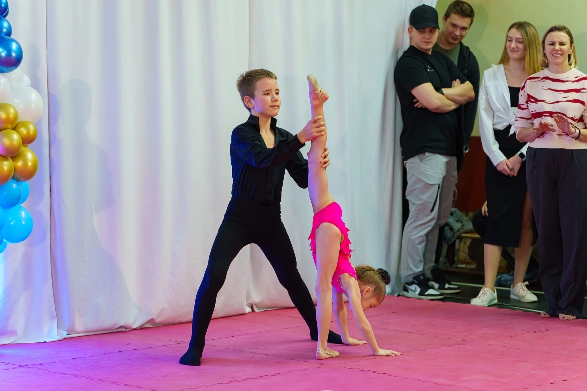 Студия акробатики и развивающей гимнастики «Acrostars»