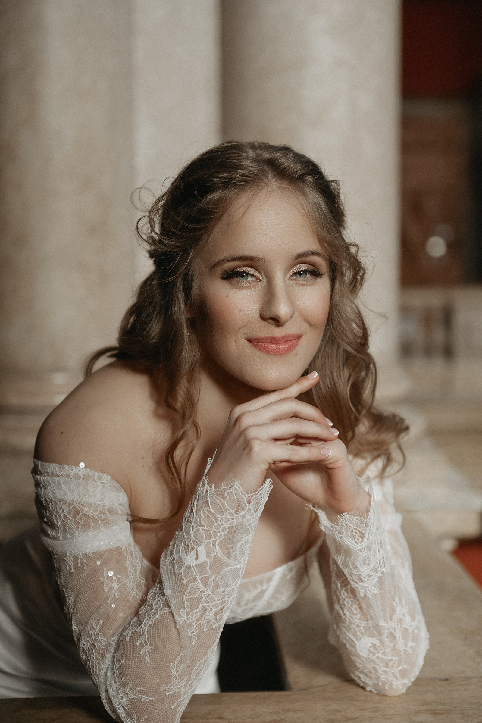 Закрытые места для свадебной фотосессии в дождь, осенью или зимой. Свадебный фотограф в Санкт-Петербурге Венера Ахметова