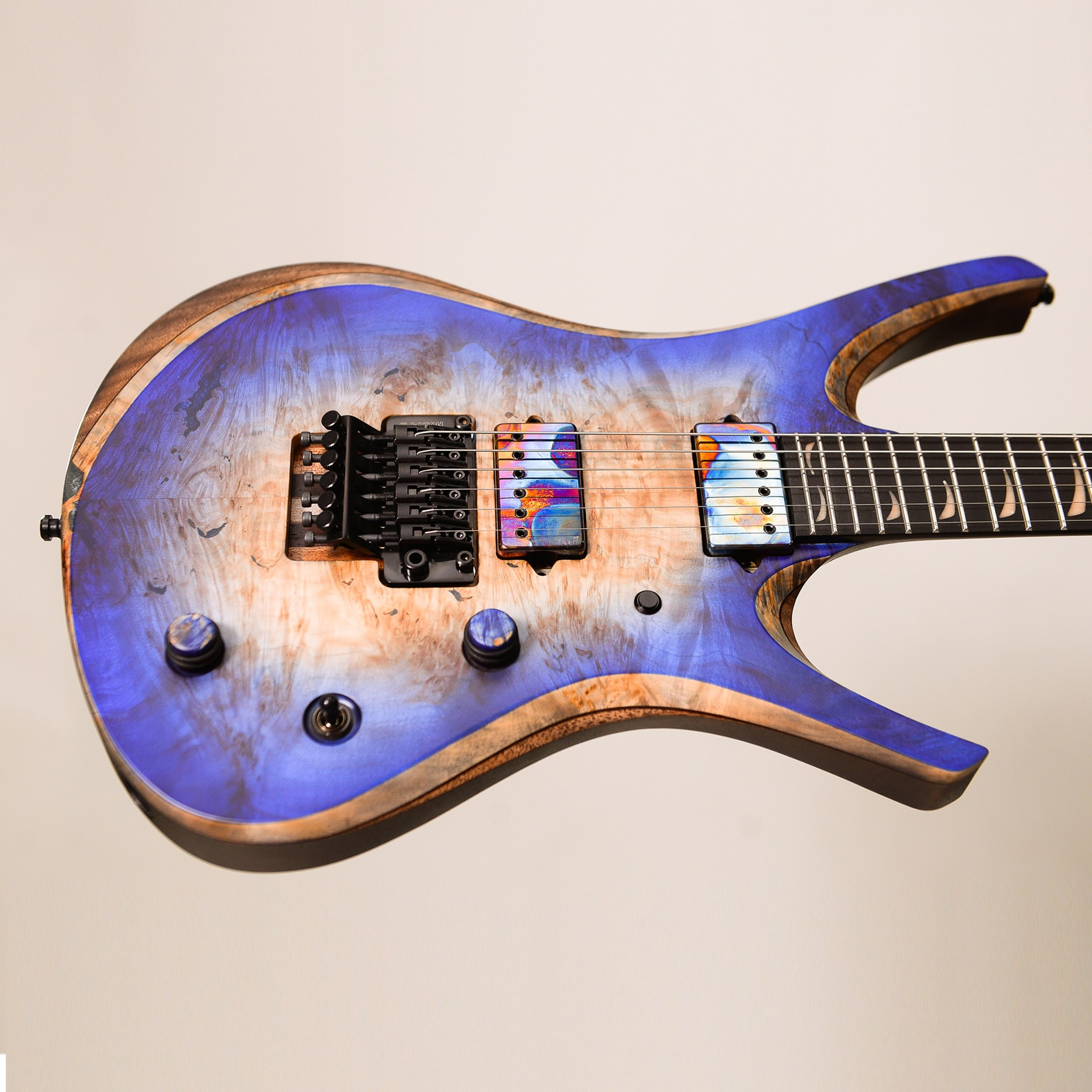 022 AXES. Master of making guitars and basses to order