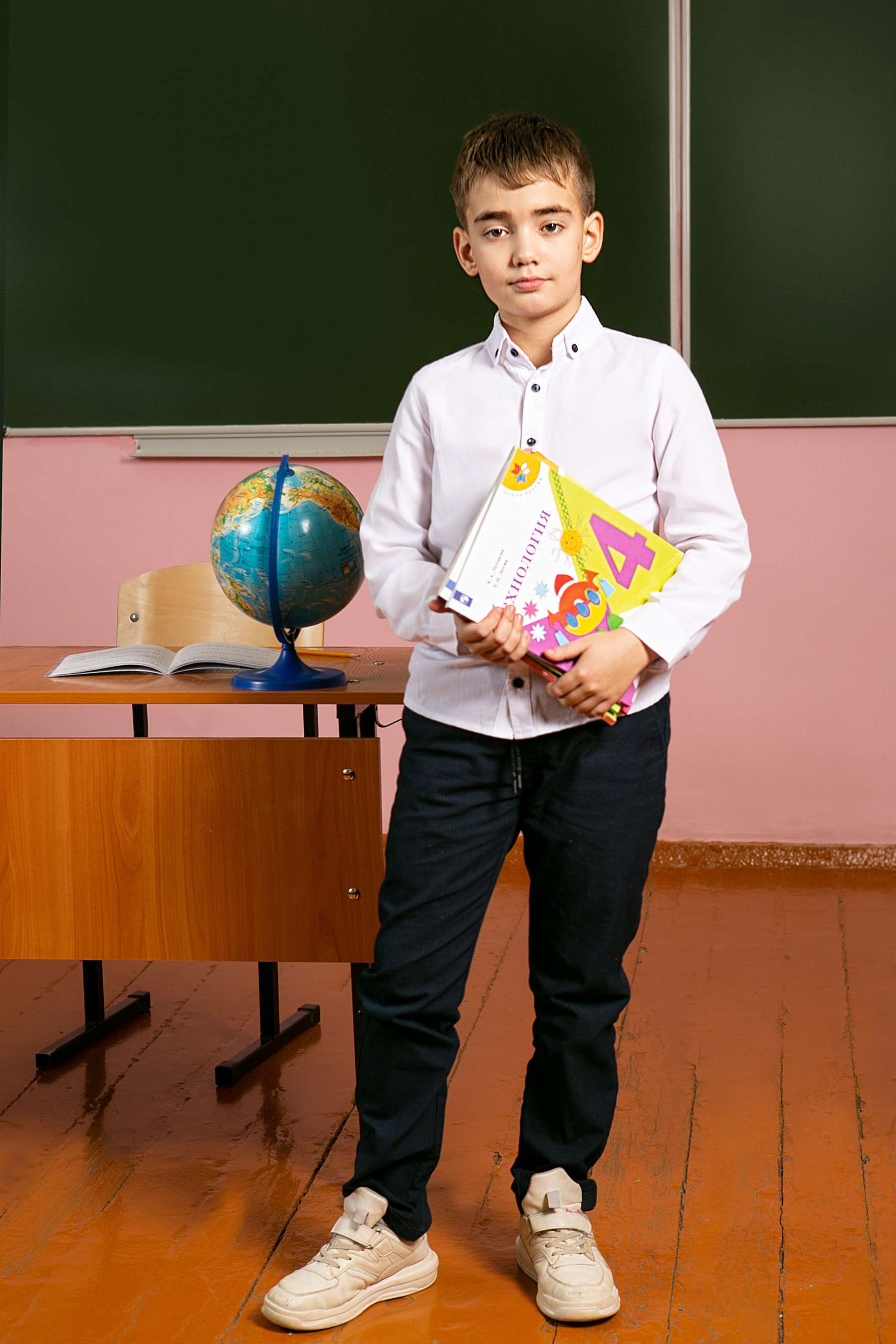 Школьная фотосессия в Омске. Выпускники. 4 класс. Фотосессия для выпускного альбома в Омске. Школьный фотограф в Омске. Фотограф Наталья Стаг в Омске. Фотографирую в разных стилях в разных студиях, а так же в школах и садах. Печатаю выпускные фотоальбомы