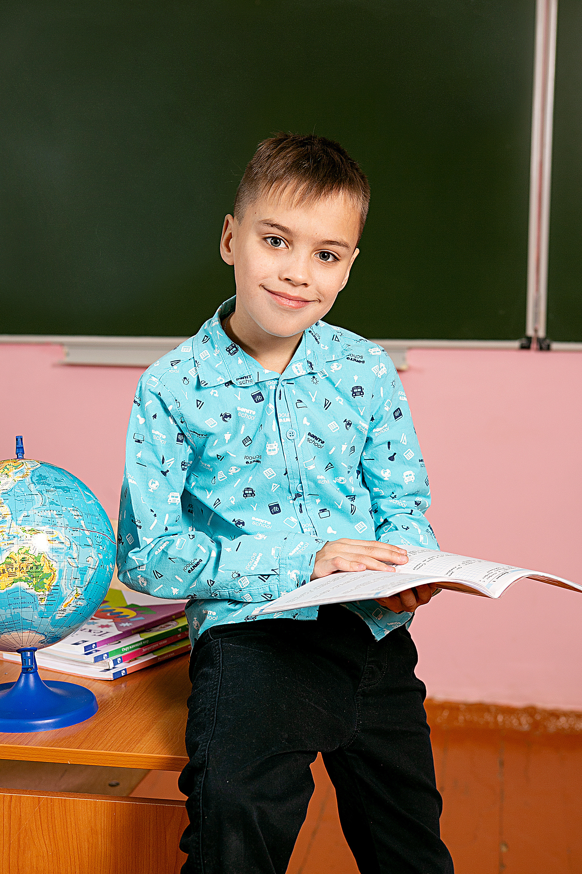 Школьная фотосессия в Омске. Выпускники. 4 класс. Фотосессия для выпускного альбома в Омске. Школьный фотограф в Омске. Фотограф Наталья Стаг в Омске. Фотографирую в разных стилях в разных студиях, а так же в школах и садах. Печатаю выпускные фотоальбомы