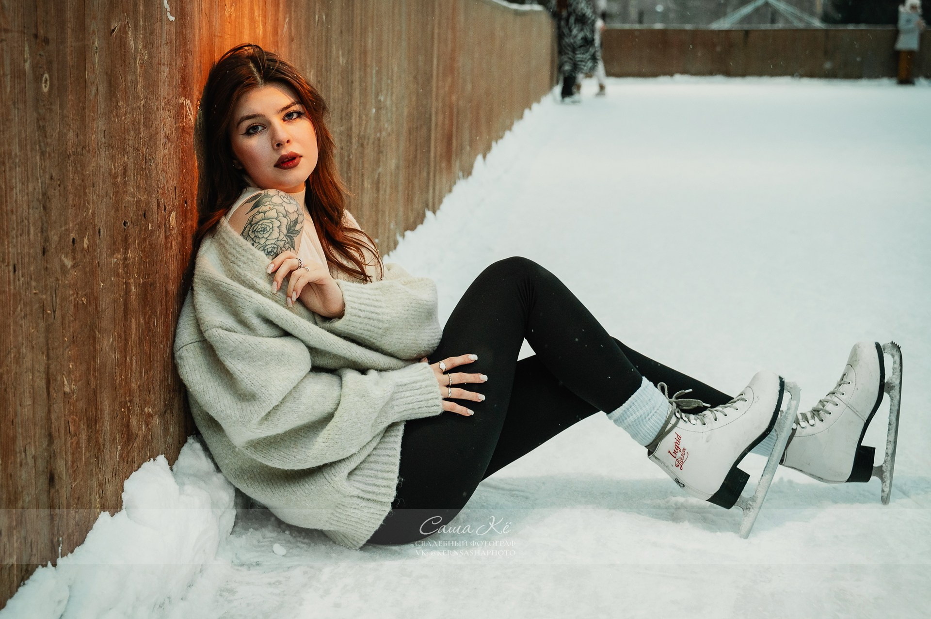 Девушка танцует на коньках, артистичность и грация. Профессиональный фотограф из Новосибирска — Саша Кё.