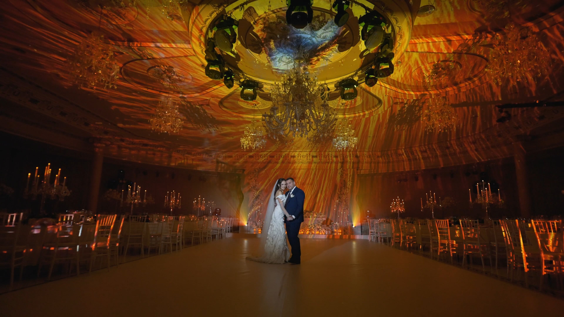 Красивое свадебное видео SDE, показанное в этот же день на свадьбе. Свадебное видео и фото съемка на свадьбу в Краснодаре Твинс Студио