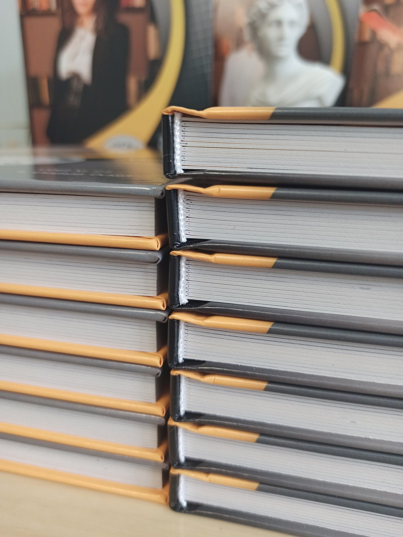 Выпускные альбомы Старый Оскол. Стильные выпускные альбомы в Старом Осколе. Свадебные фотокниги