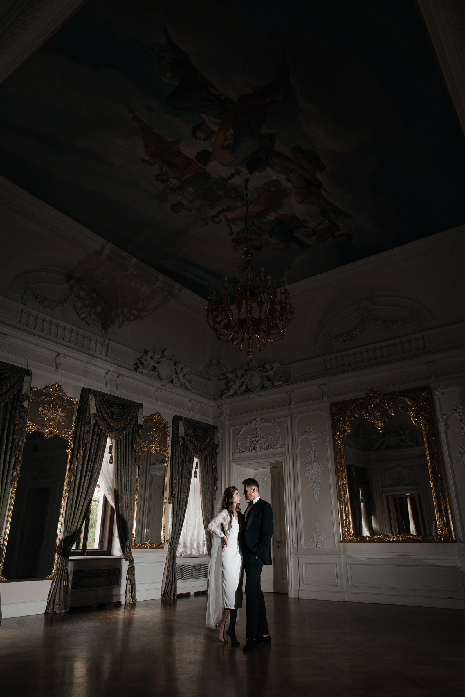 Закрытые места для свадебной фотосессии в дождь, осенью или зимой. Свадебный фотограф в Санкт-Петербурге Венера Ахметова