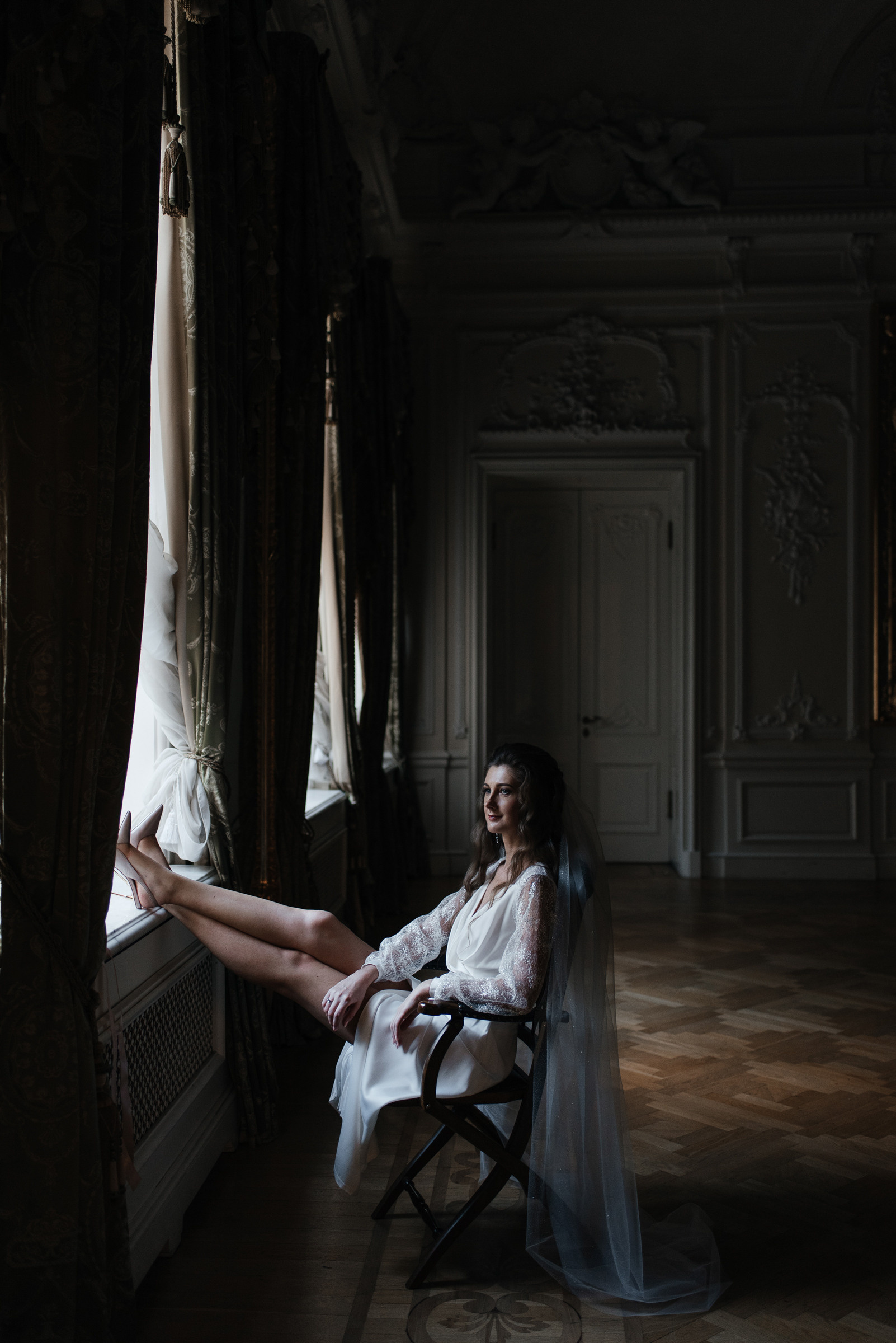 Закрытые места для свадебной фотосессии в дождь, осенью или зимой. Свадебный фотограф в Санкт-Петербурге Венера Ахметова