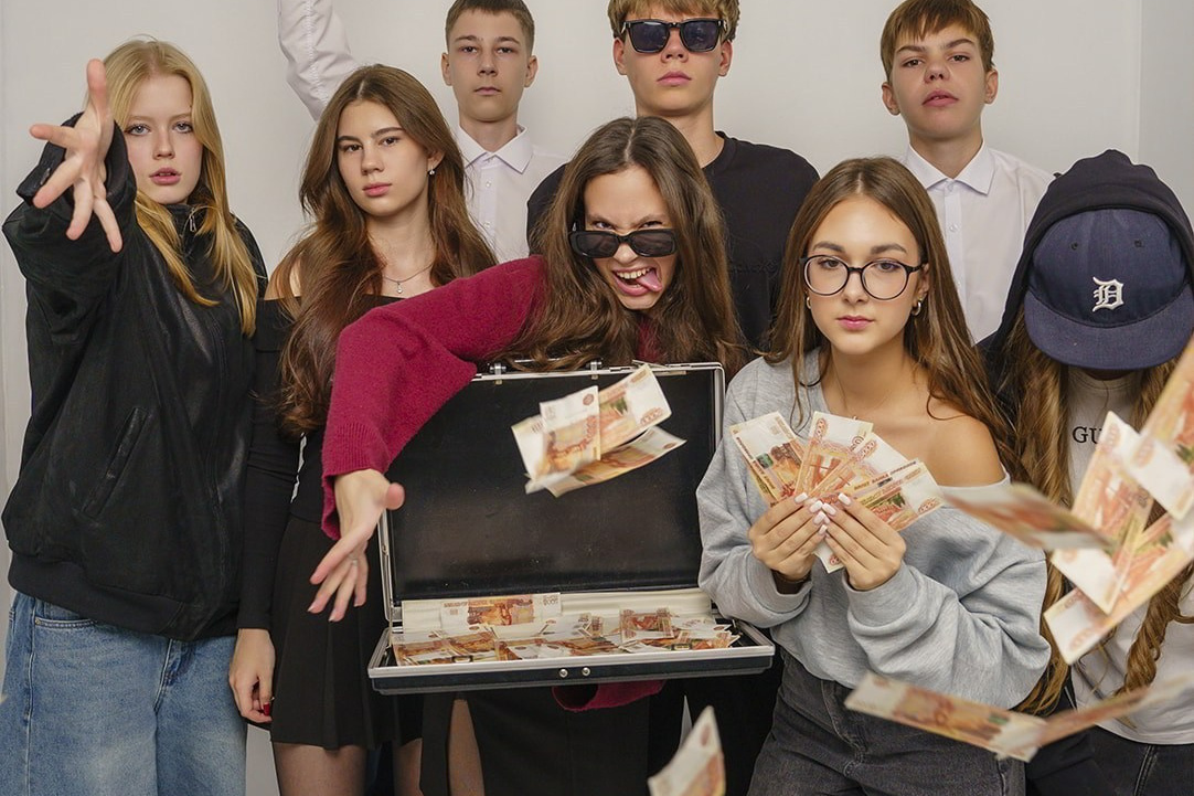 Выпускные альбомы для 9 и 11 класса в Красноярске | студия Сигма