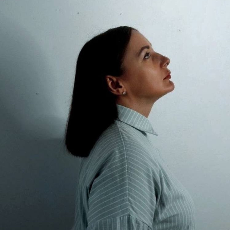 Я работаю в разных жанрах фотографии — от портретов до свадебной и семейной съёмки — в городе Междуреченске. Виктория Куреннова