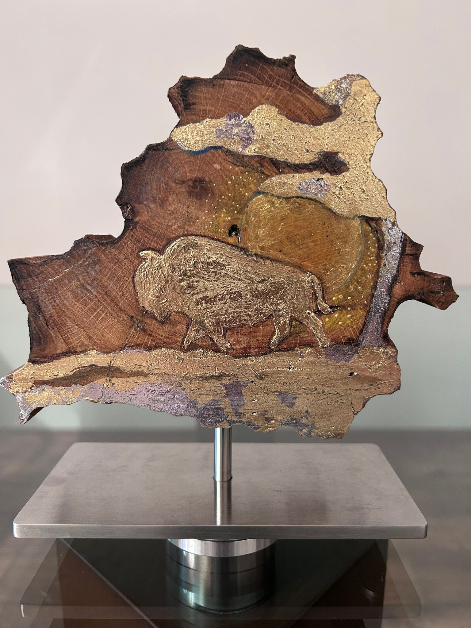 "Карта Беларуси. Зубр". Композиция из дерева, металла, рисунок поталью. 