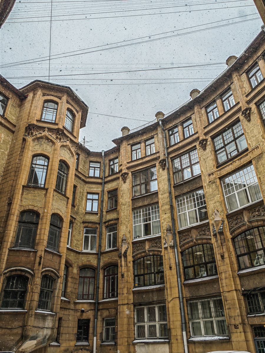 Дом городских учреждений. Фотограф и искусствовед в Туле и Санкт-Петербурге Нелли Некрасова