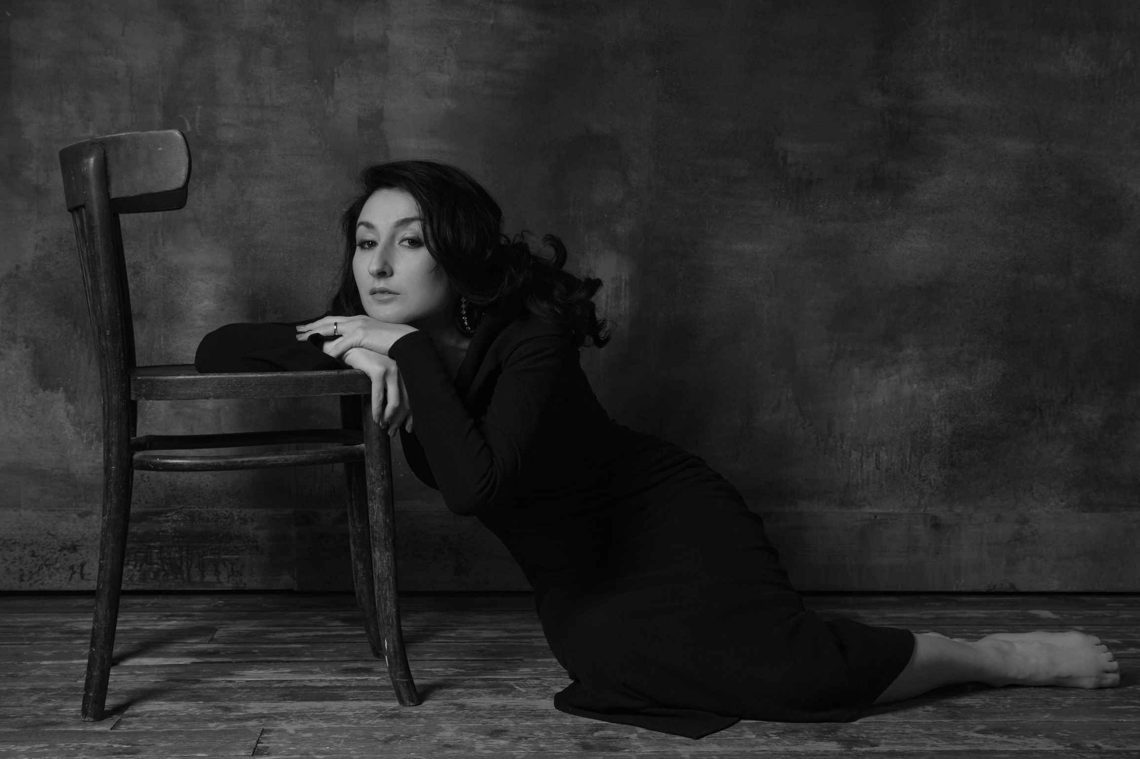 Фотосессия в студии в Москве. Студийная съёмка. Фотограф Гладков Дмитрий. Женская фотосессия в студии.